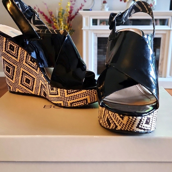 BCBGeneration Black smooth, patent  strap detail,  patterned wedge, size 9M - Picture 2 of 6